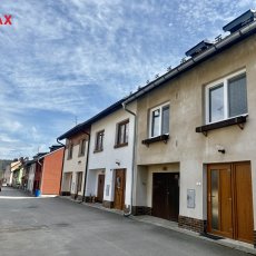 Řadový dům s garáží, 4+1 s balkonem a velkým půdním prostorem, Borová Lada - Šumava, okr. Prachatice