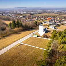 Prodej kompletně zasíťovaného stavebního pozemku 1.080 m2 s nádherným výhledem v Adamově.