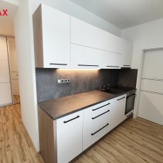 Pronájem bytu 3+1 s balkonem, 61 m2, ulice Netolická, Č. Budějovice.