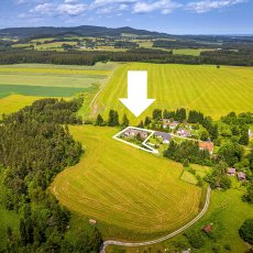 Prodej domu v osobním vlastnictví, pozemek 2 577 m2, les 10 018 m2 a vodní nádrž 284 m2, Zdíky