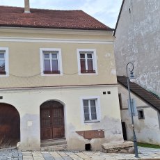 prodej bytového domu - 7 bytů + nebytové prostory, uzavřený dvůr, Vimperk