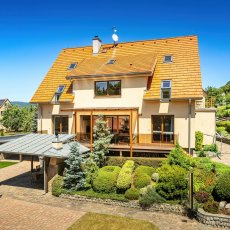 Prodej luxusního RD s garáží a bazénem, pozemek 1316 m2