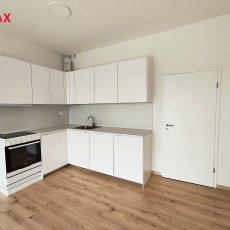 Pronájem zděného bytu 2+kk s terasou a garážovým stáním, 54 m2, K. Šatala, Č. Budějovic - Nemanice,