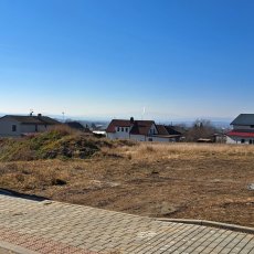 Prodej kompletně zasíťované stavební parcely 834m2 s pěkným výhledem, Vráto