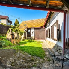 Venkovský rodinný dům s uzavřeným dvorem  a stodolou v Chrášťanech u Týna nad Vltavou