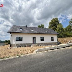 Novostavba rodinného domu 6+kk se zahradou 825 m2, Strunkovice nad Blanicí okr. Prachatice.