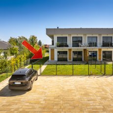 Pronájem nadstandardního nového bytu 4+kk se zahradou a parkovacími místy