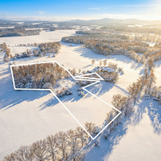 Prodej unikátního pozemku 18.492 m² v Přírodním parku Novohradské hory k výstavbě rodinného domu