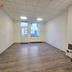 Pronájem komerčních prostor 41 m2 s parkováním, ul Dobrovodská