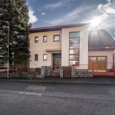 Prodej RD se 2 bytovými jednatkami a zahradou o celkové výměře 521 m2, Vimperk, okr. Prachatice