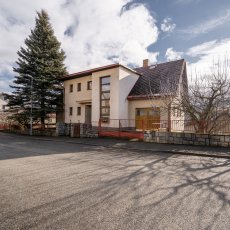 Prodej RD se 2 bytovými jednatkami a zahradou o celkové výměře 521 m2, Vimperk, okr. Prachatice