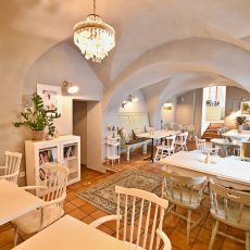 Pronájem kavárny/bistra v historickém centru ČB – 30 míst uvnitř + venkovní sezení