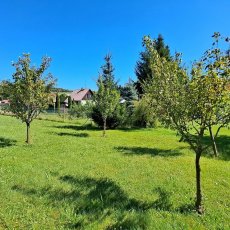 Ideální místo pro klidné rodinné bydlení na slunné parcele o výměře 606 m2.