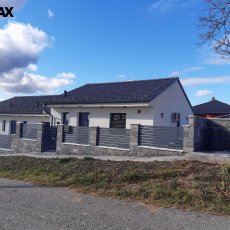 Pronájem klimatizovaného RD 2+kk, 50 m2 se zahradou na Srubci