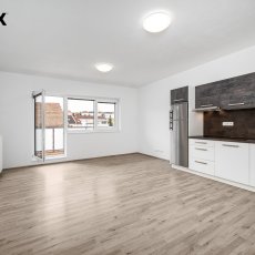 2+kk Skuherského - prodej zděného bytu s lodžií a parkováním v centru města