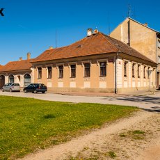Prodej souboru nemovitostí v centru Lišova, náměstí Míru, celková plocha 820 m².