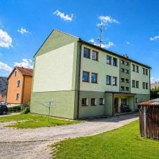 Pronájem bytu 3+1 s balkónem, Trhové Sviny ul. Okružní