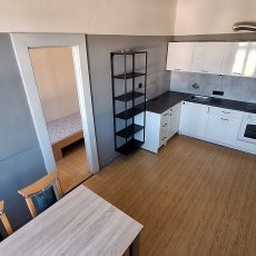 prodej bytu 3+1 v cihlovém bytovém domě, rozloha 92,8m2, sklep-18,3m2, půda, zahrada - Strakonice