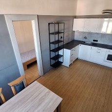 prodej bytu 3+1 v cihlovém bytovém domě, rozloha 92,8m2, sklep-18,3m2, půda, zahrada - Strakonice