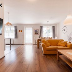 Prodej kompletně vybaveného apartmánu 3+kk se soukromou zahradou – Frymburk, Lipno