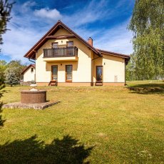 Jílovice - prodej rodinného domu s garáží a rozlehlou zahradou