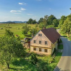 Prodej rodinného domu v probíhající rekonstrukci s pozemkem o výměře 8.170 m2, Rožmitál u Broumova