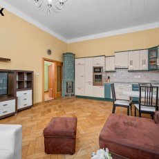 Prodej zděného, zařízeného bytu, dispozičně  2+kk v OV s balkonem
