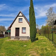 Zděná zahradní chata s možností přestavby na vlastním pozemku 400 m2 v klidné části obce Borovany
