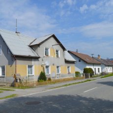 Prodej bytu 4+1 ve dvojdomku se zahradou a stodolou o výměře 216 m2, Volary okr. Prachatice