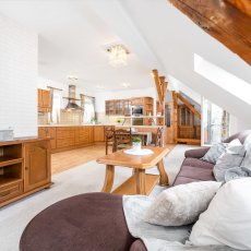 2+kk Nerudova ul. - prodej zděného, podkrovního bytu s balkonem v centru města