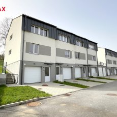 Prodej řad.domu 6., dispozice 3+kk, garáž, parkovací stání a zahrada, 192 m2, Stachy okr. Prachatice