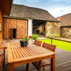 Prodej domu se 4 byt. jednotkami po rekonstrukci v obci Paračov, 1624 m2, okr. Strakonice