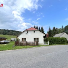 Prodej šumavské chalupy 4+1 se zahradou a pozemky o celkové výměře 4262 m2 obec Stachy - Šebestov