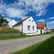 Prodej RD s garáží k trvalému bydlení, nebo k rekreaci, s vlastním pozemkem 2342m2